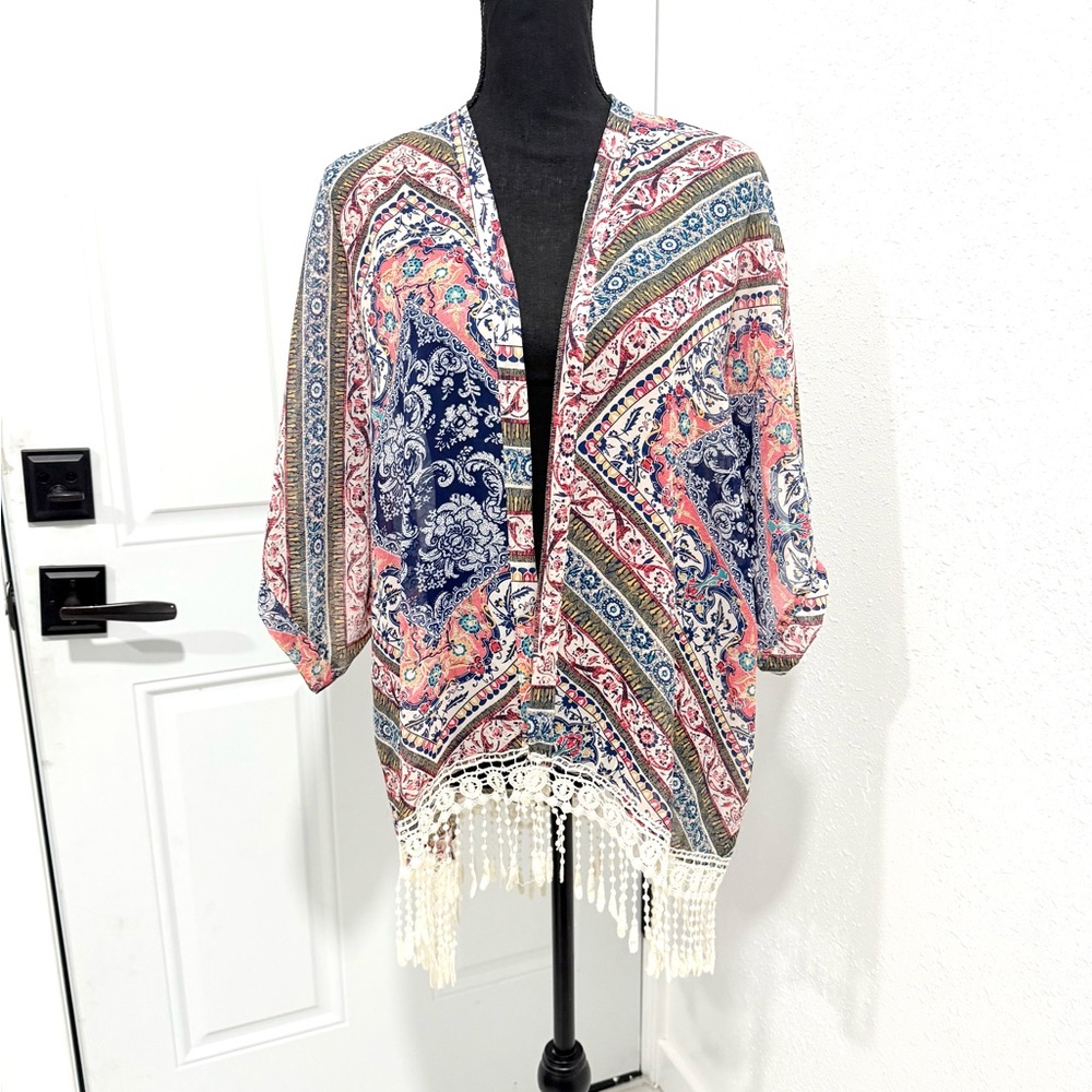 Eyeshadow Floral and Geometric Print Top M